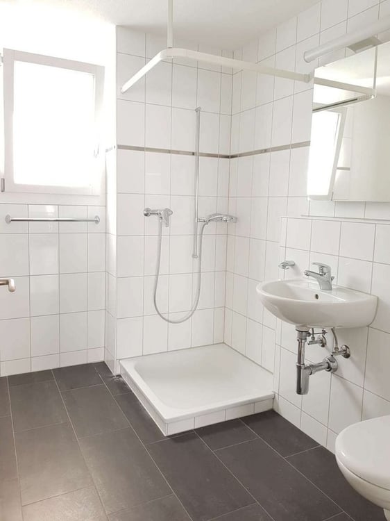Zentrale und grosszügige Wohnung, ideal für Pendler 7