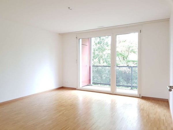 Zentrale und grosszügige Wohnung, ideal für Pendler 6