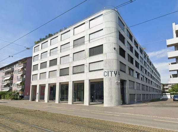 Wunderschöne, helle 3.5-Zimmerwohnung im Kreis 4 zu vermieten 1