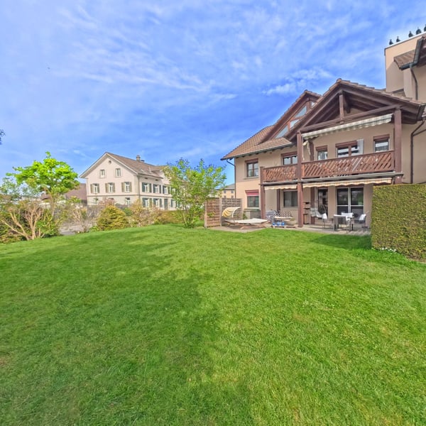 Ihr neues Zuhause mit 143 m² Garten und einem hellen 29m² grossen Hobbyraum