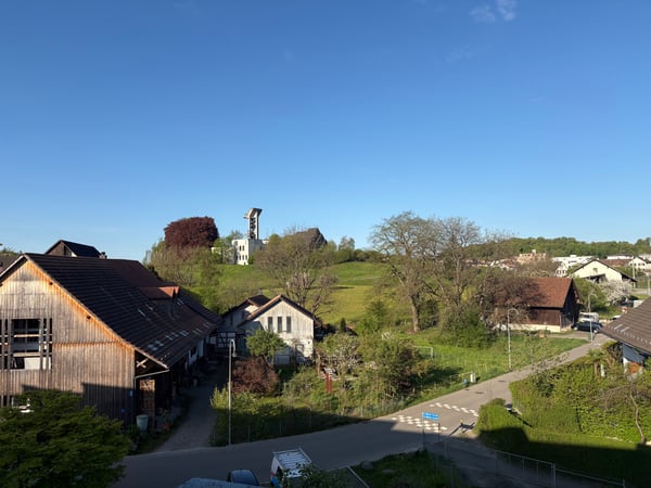 Helle und gepflegte 2.5-Zimmer-Dachwohnung in Effretikon ZH 2