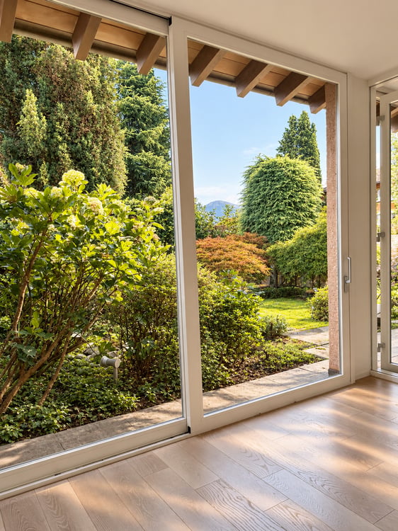 Elegante duplex di 4.5 locali con giardino a Lugano 8