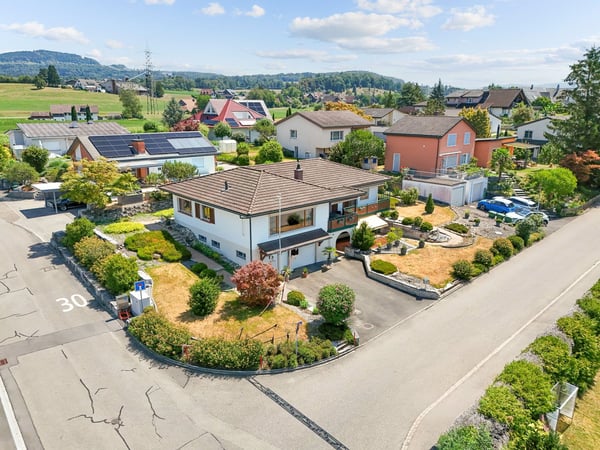 4.5-Zi.-Einfamilienhaus in Obfelden mit Aussicht & Einliegerwohnung potenzial 2