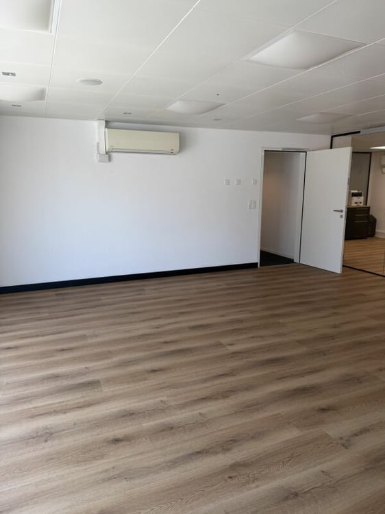 Magnifique bureau individuel au centre de Courrendlin 4