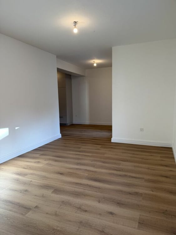 Magnifique 2.5 pces au rez-de-chaussée rénové à neuf au centre de Glovelier 3