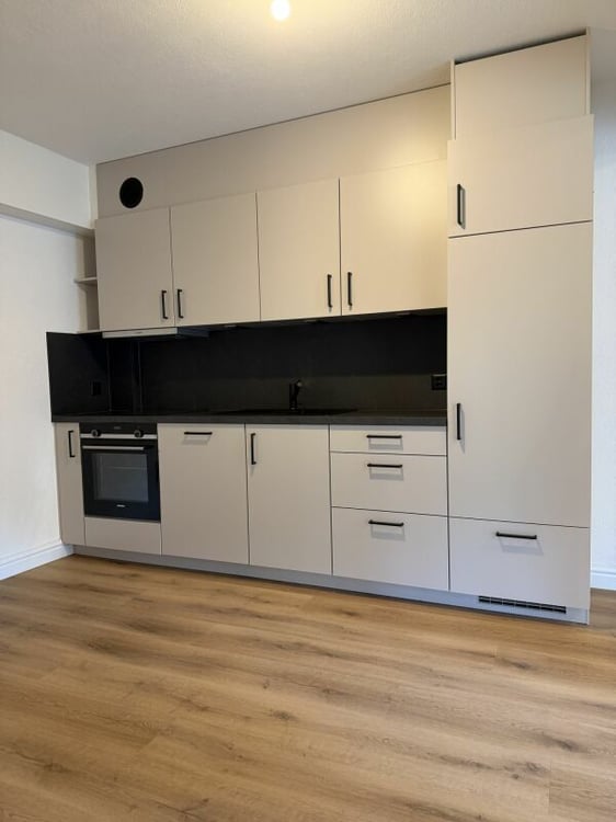 Magnifique 2.5 pces au rez-de-chaussée rénové à neuf au centre de Glovelier 6