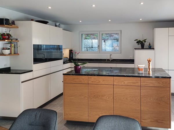 Moderne 4.5-Zimmer-Wohnung mit Bergblick in Rodels 2
