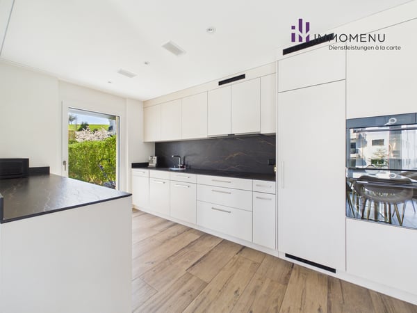Moderne 4.5-Zimmer-Maisonettewohnung mit Süd-Garten und Bergsicht 4