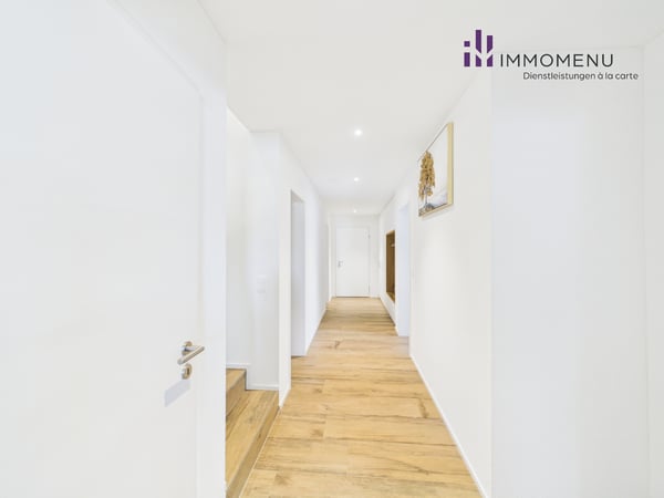 Moderne 4.5-Zimmer-Maisonettewohnung mit Süd-Garten und Bergsicht 11