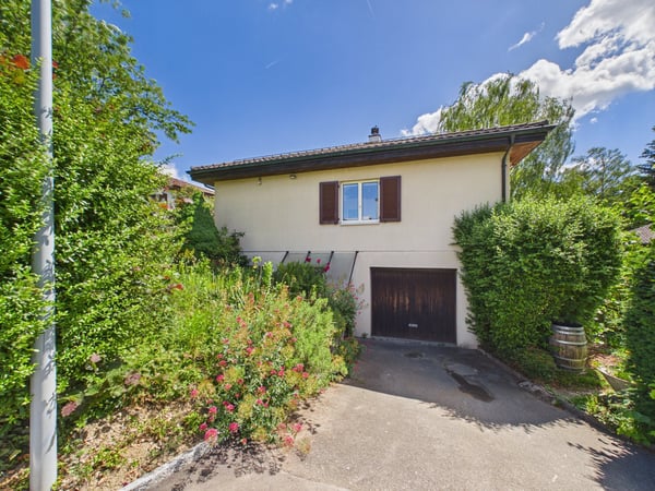 Freistehendes Einfamilienhaus mit Charme, Ruhe und attraktivem Entwicklungspotenzial
