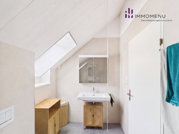 Moderne 2.5-Zimmer-Attikawohnung mit Weitsicht in Oberweningen 6