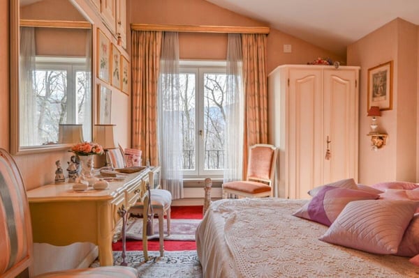 Herrschaftliche Villa mit Pool an exklusiver Lage 4