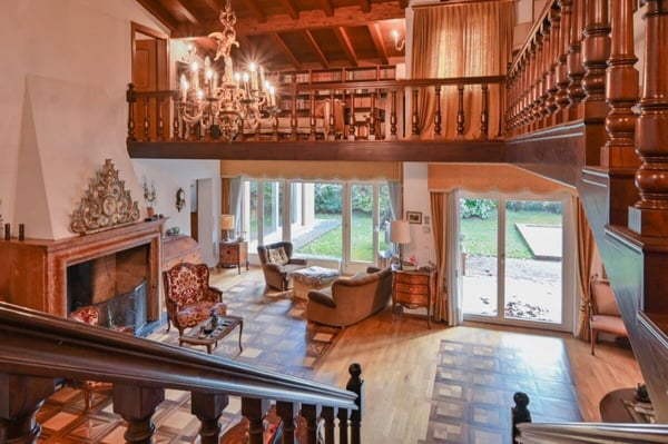 Herrschaftliche Villa mit Pool an exklusiver Lage 7