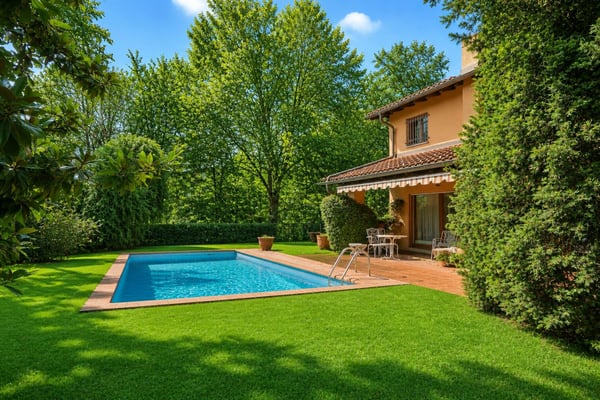 Herrschaftliche Villa mit Pool an exklusiver Lage 1