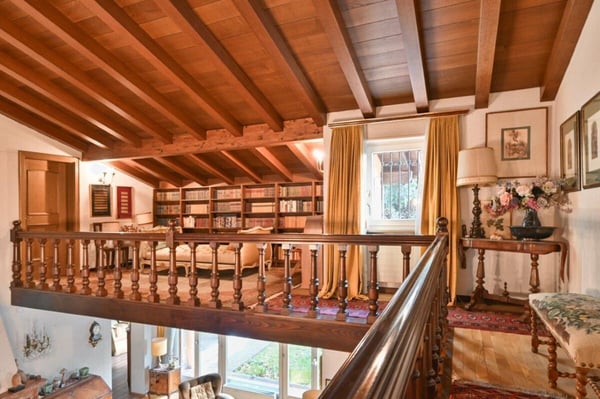 Herrschaftliche Villa mit Pool an exklusiver Lage 9
