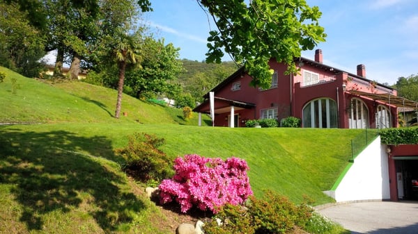 Luxury villa for rent – confidential negotiation 1