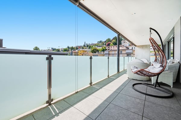 Penthouse mit großzügiger Terrasse, nur wenige Schritte vom Zentrum von Lugano entfernt. 2