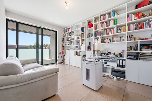 Penthouse mit großzügiger Terrasse, nur wenige Schritte vom Zentrum von Lugano entfernt. 13