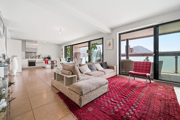 Penthouse mit großzügiger Terrasse, nur wenige Schritte vom Zentrum von Lugano entfernt. 3