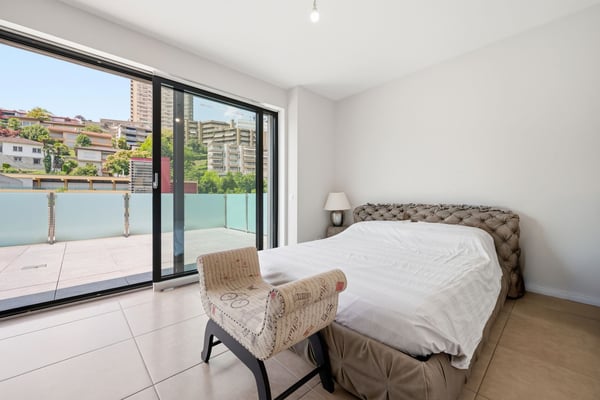 Penthouse mit großzügiger Terrasse, nur wenige Schritte vom Zentrum von Lugano entfernt. 10