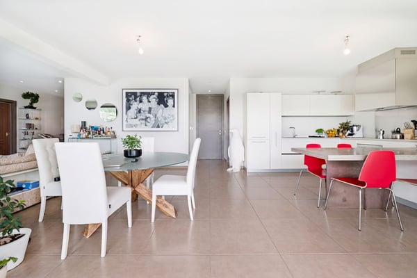Penthouse mit großzügiger Terrasse, nur wenige Schritte vom Zentrum von Lugano entfernt. 8