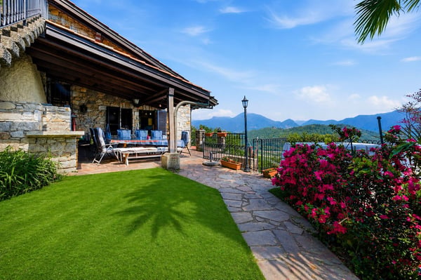 Eleganza e panorama: villa con vista lago e privacy 4