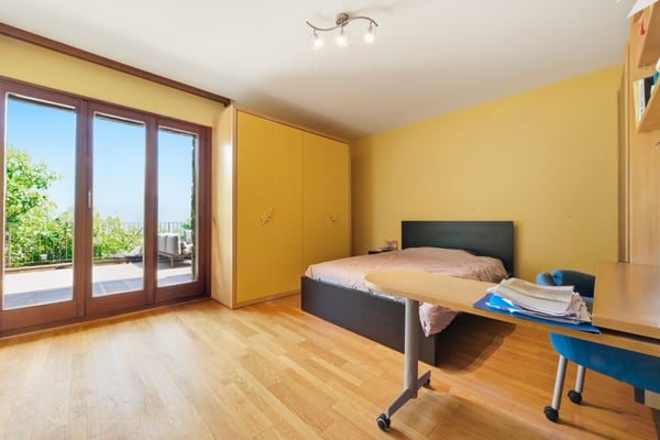 Eleganza e panorama: villa con vista lago e privacy 12
