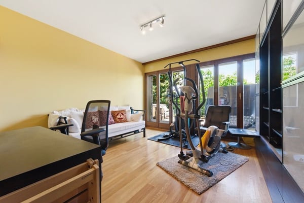 Eleganza e panorama: villa con vista lago e privacy 13