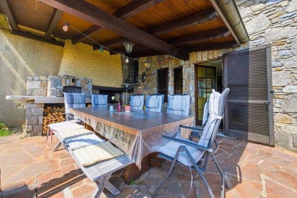 Eleganza e panorama: villa con vista lago e privacy 9