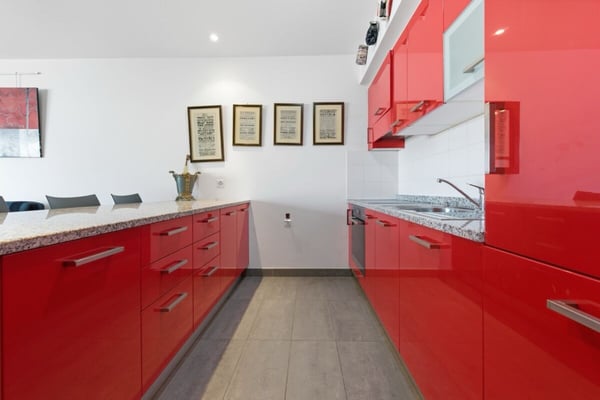 Zentrale Lage, als Ferienhaus geeignet, mit großer Terrasse und Seeblick 2