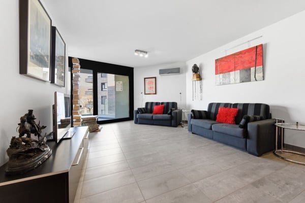 Zentrale Lage, als Ferienhaus geeignet, mit großer Terrasse und Seeblick 1