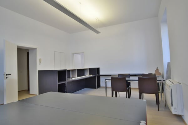 Geräumiges Büro zu vermieten 3