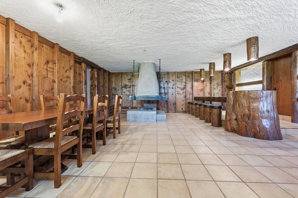Exklusive Villa mit Pool an privilegierter Lage 12