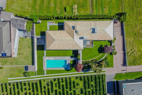 Exklusive Villa mit Pool an privilegierter Lage 2