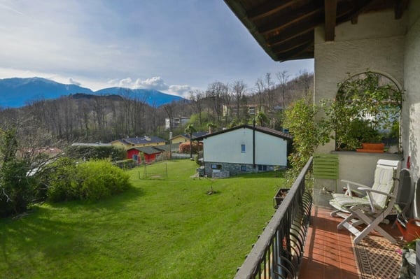 Grosses Bauland mit Zweifamilienhaus 10