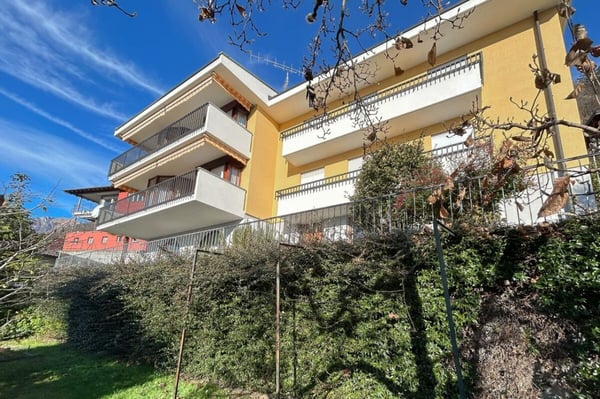 Mehrfamilienhaus mit 3 Wohnungen, Grundstück und traumhafter Weitsicht 3