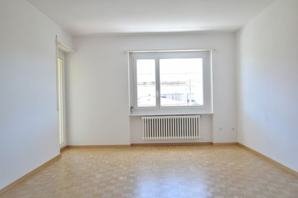 Zu vermieten teilweise renovierte 3,5-Zimmer-Wohnung 3