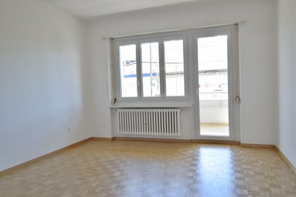 Zu vermieten teilweise renovierte 3,5-Zimmer-Wohnung 2