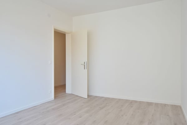 Helle renovierte 2,5-Zimmer-Wohnung zu vermieten 9
