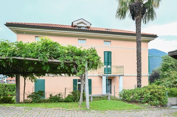Wohnung mit grossem Garten in Zweifamilienhaus an gesuchter Lage 2