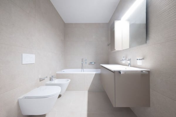 Elegante renovierte 3,5-Zimmer-Wohnung mit Terrasse und Garten. 6