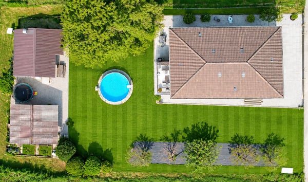 Casa bifamiliare totalmente ristrutturata con ampio terreno a Ligornetto 2