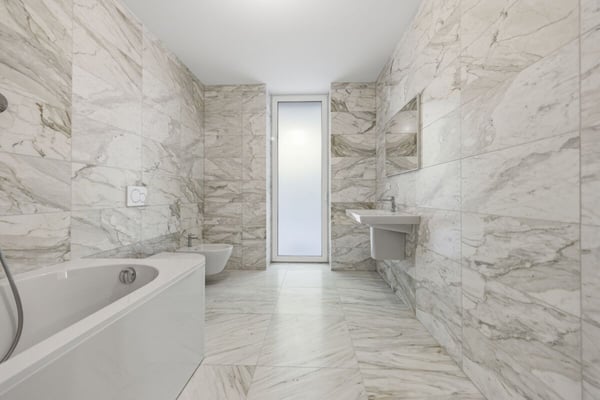 Zu vermieten: Luxuriöse Wohnung über die gesamte Etage 15