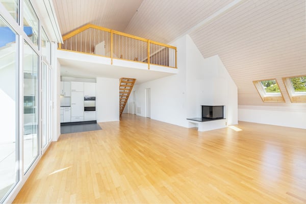 Lichtdurchflutete 4.5 Zimmer-Maisonettewohnung mit Galerie und viel Raum 4