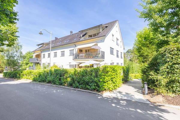 Lichtdurchflutete 4.5 Zimmer-Maisonettewohnung mit Galerie und viel Raum 1