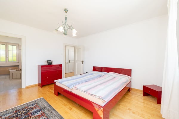 Attraktives Doppeleinfamilienhaus mit ausgebautem Dachgeschoss an Toplage 8