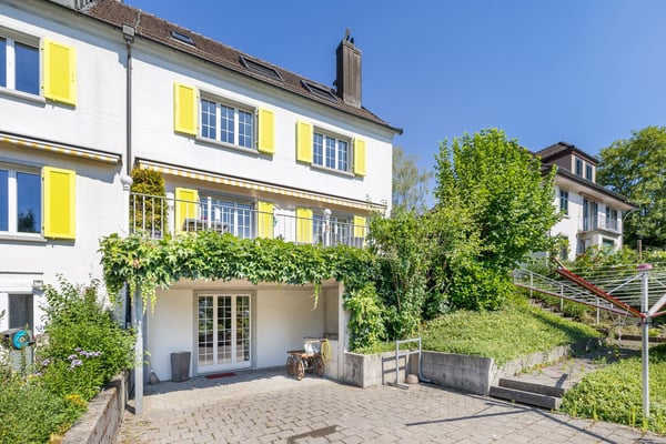 Attraktives Doppeleinfamilienhaus mit ausgebautem Dachgeschoss an Toplage 1