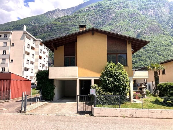 Casa unifamiliare indipendente di 6.5 locali con giardino a Biasca 3