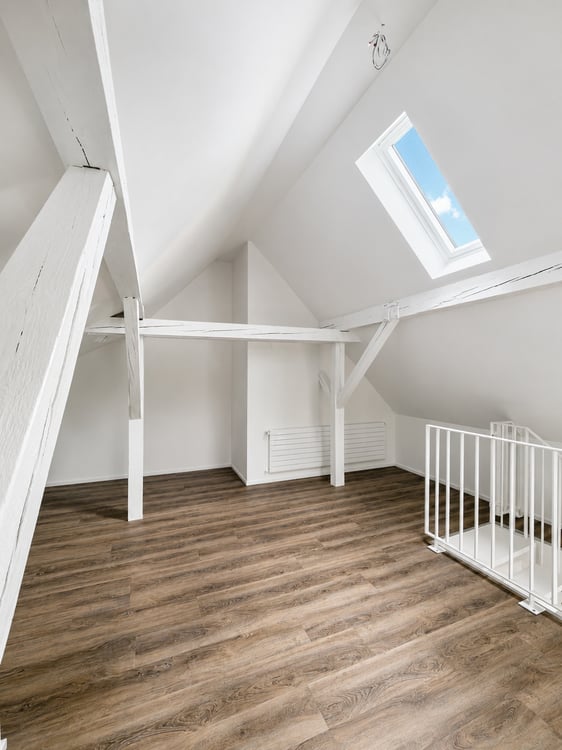 Helle komplett neu renovierte 4.5 Zimmer Maisonette im 2. OG 5