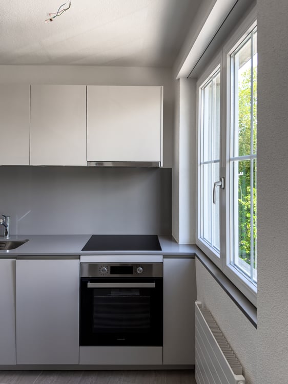 Helle komplett neu renovierte 3.5 Zimmer Maisonette im 2. OG 2